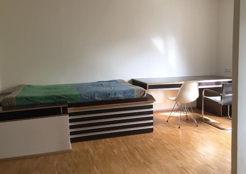 Room in maisonette with garden, parking place Wenen Buitenkant foto