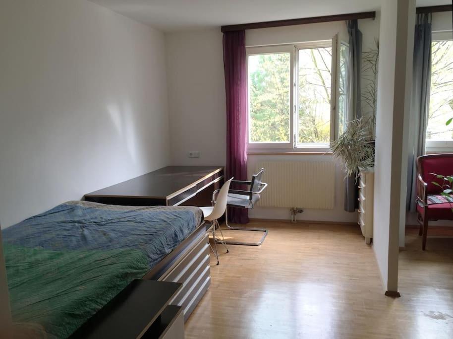 Room in maisonette with garden, parking place Wenen Buitenkant foto
