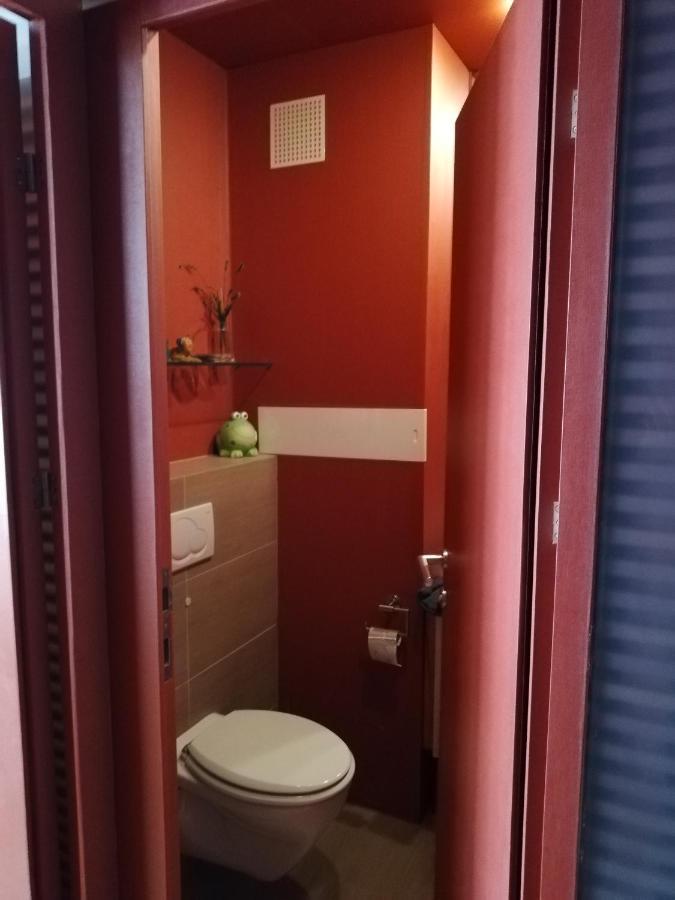 Room in maisonette with garden, parking place Wenen Buitenkant foto